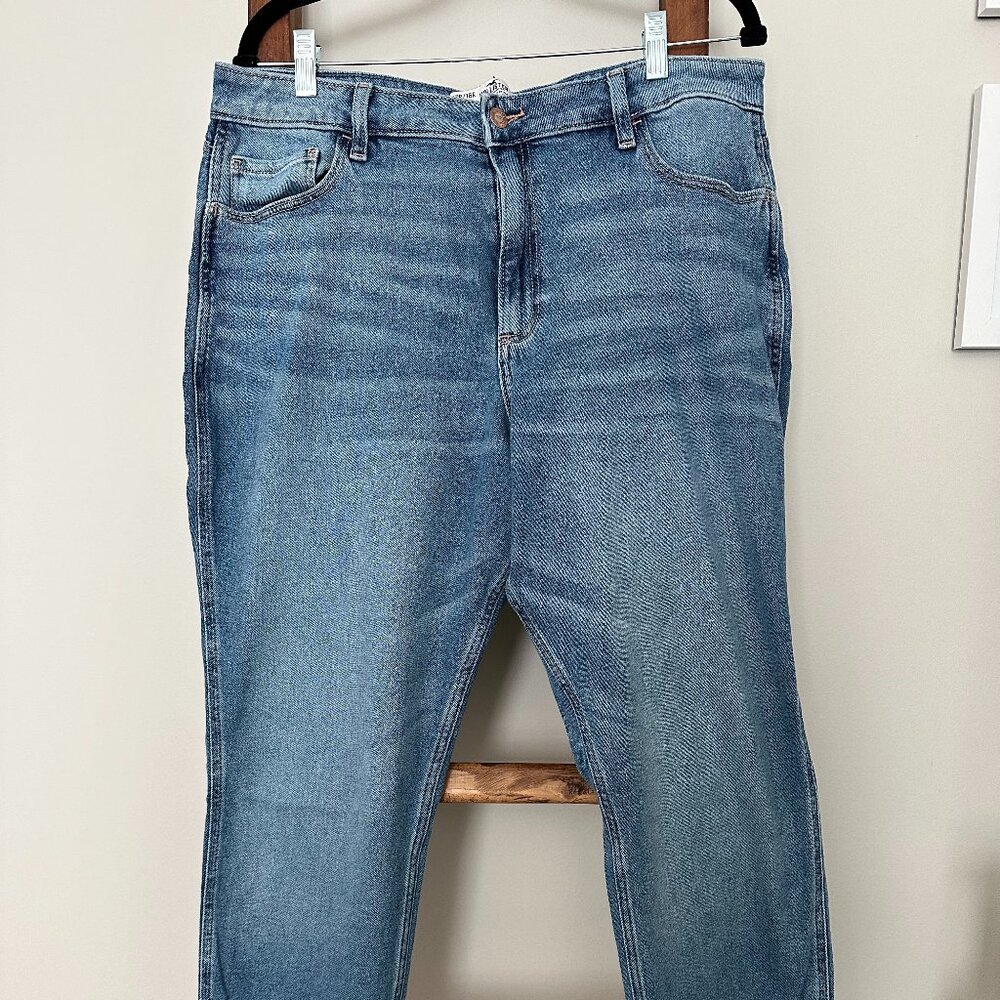 Hollister Jeans | Curvy High-Rise Mom